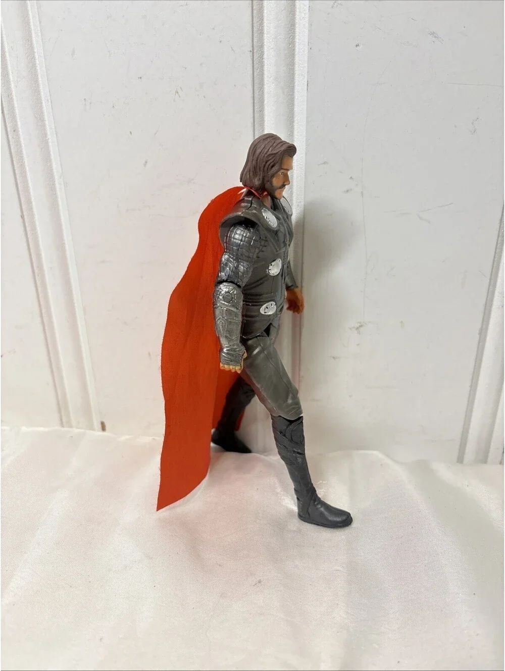 Thor Marvel Avengers Action Figure Hasbro 2016 6” Tall Loose Figure Only Clean